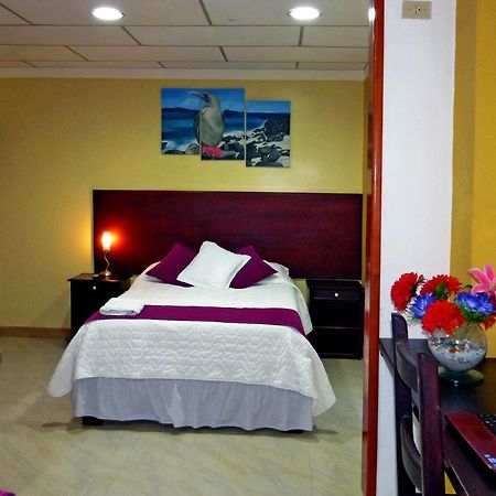 Hospedaje Brisas Del Pacifico Puerto Ayora  Exterior photo