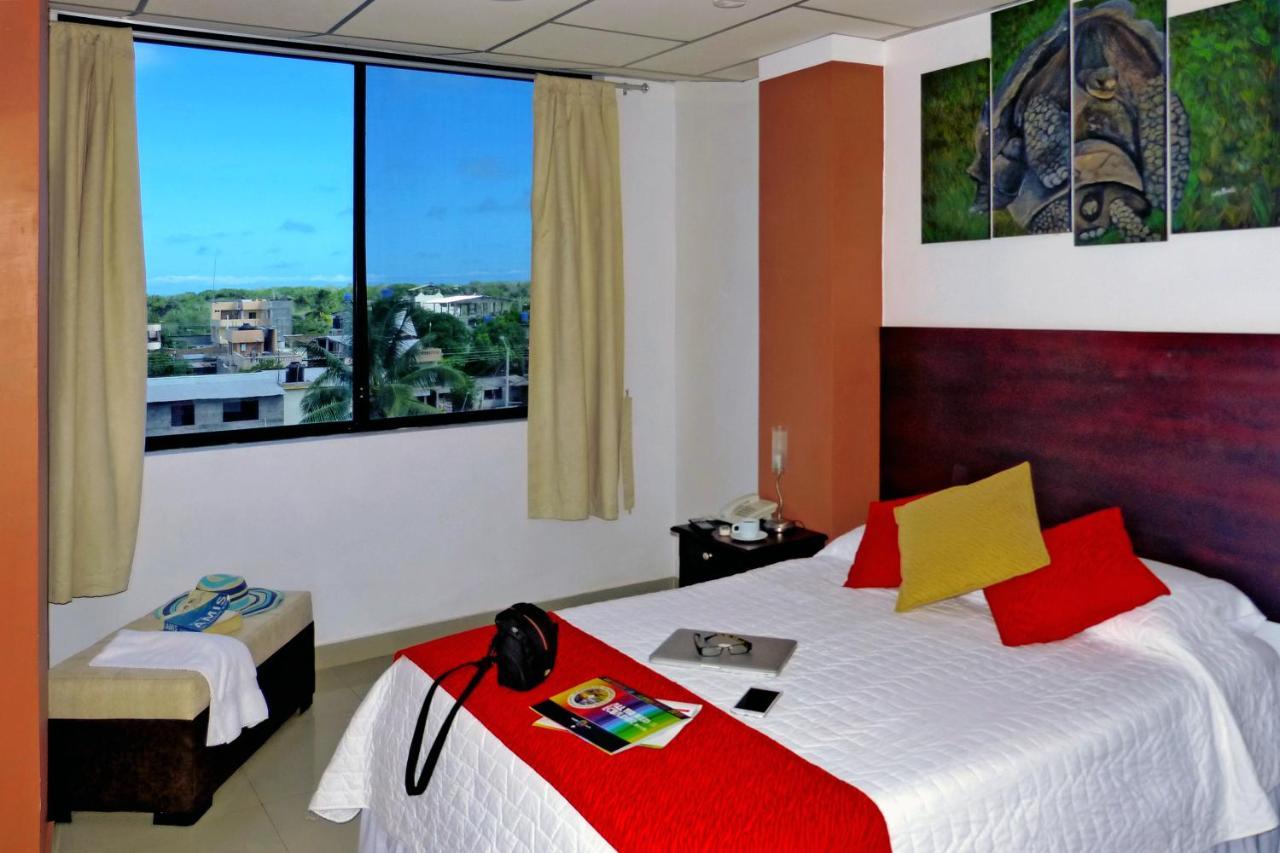 Hospedaje Brisas Del Pacifico Puerto Ayora  Exterior photo