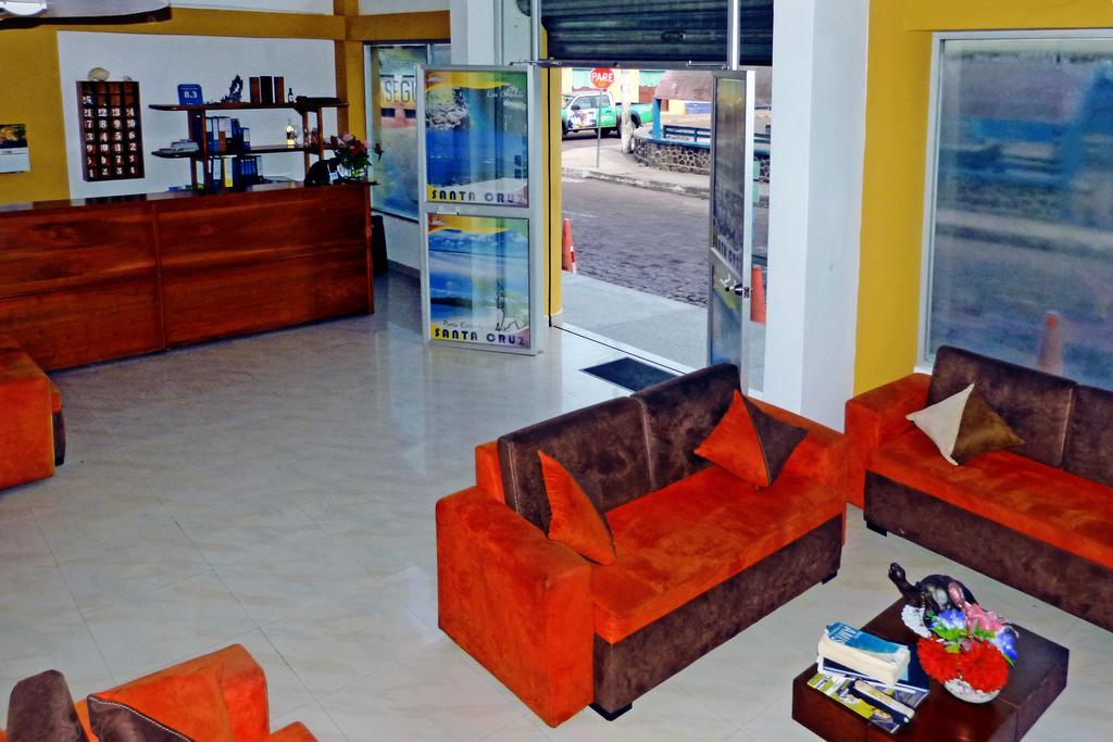 Hospedaje Brisas Del Pacifico Puerto Ayora  Exterior photo