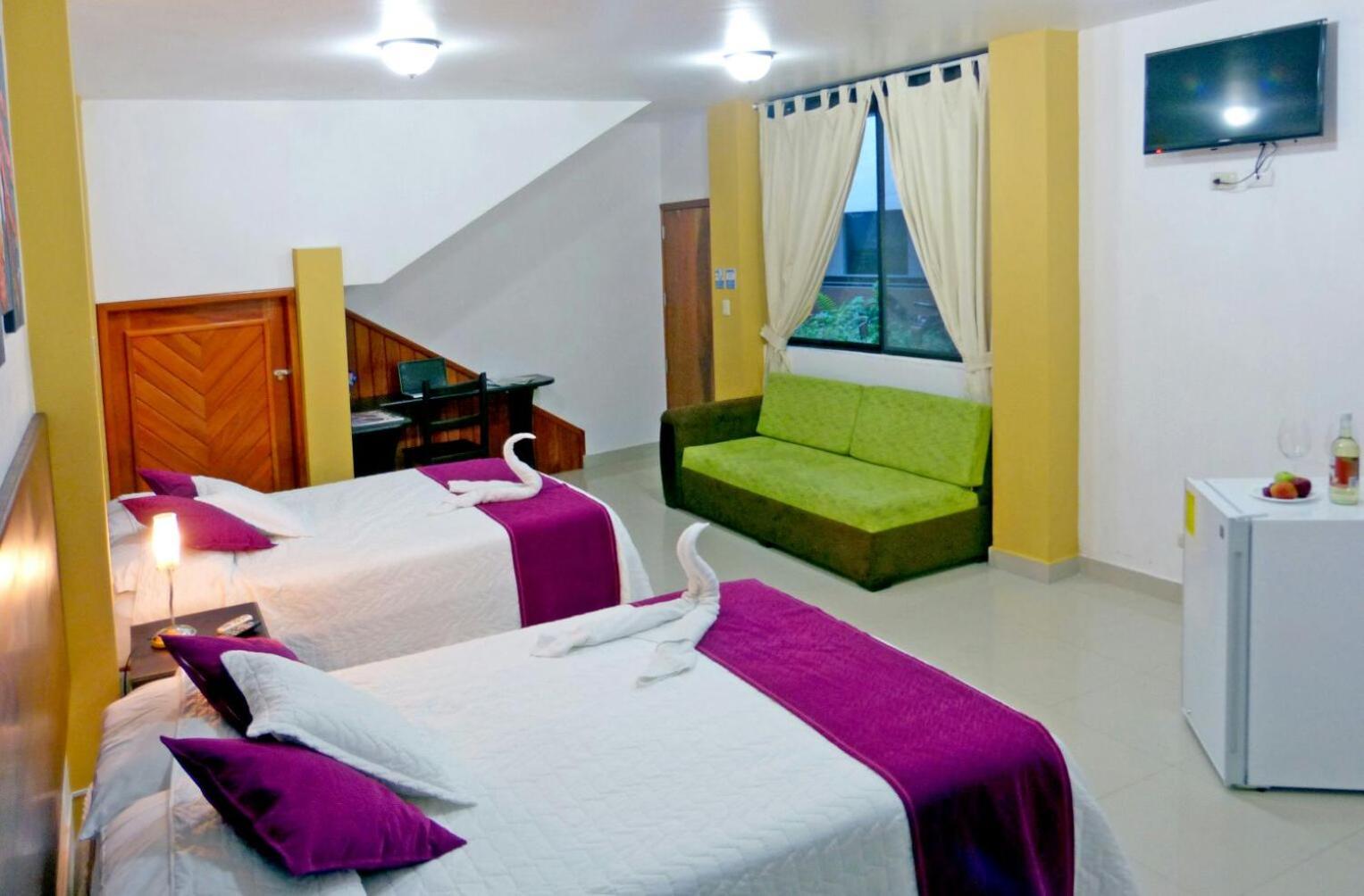Hospedaje Brisas Del Pacifico Puerto Ayora  Exterior photo