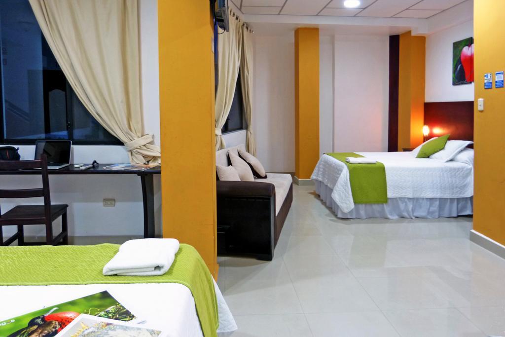 Hospedaje Brisas Del Pacifico Puerto Ayora  Exterior photo